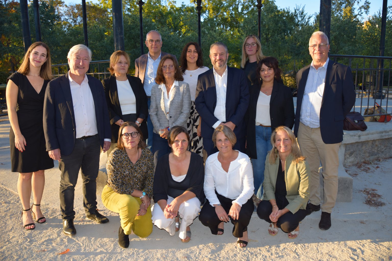 Les membres du collectif CAP15 réunis dans un parc parisien